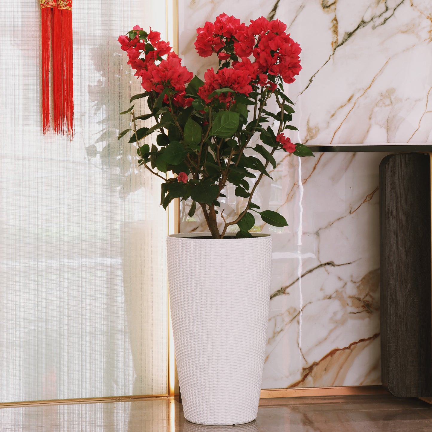 Set of 2 Faux Rattan Tall Planters Outdoor Indoor Large Planters with Water Level Monitor Inner Bucket, Automatic Watering, Flower Plant Pots for Garden, Patio, Porch, Backyard (White, 22 inch) image 12