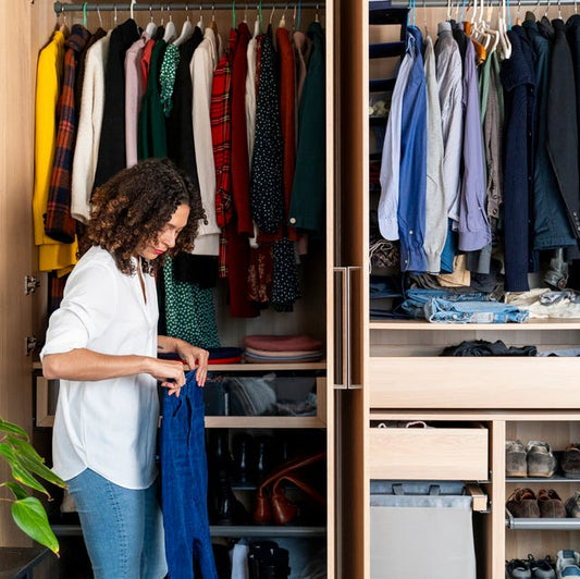 Declutter Your Closet in a Day – Expert Tips for an Organized, Functional Space