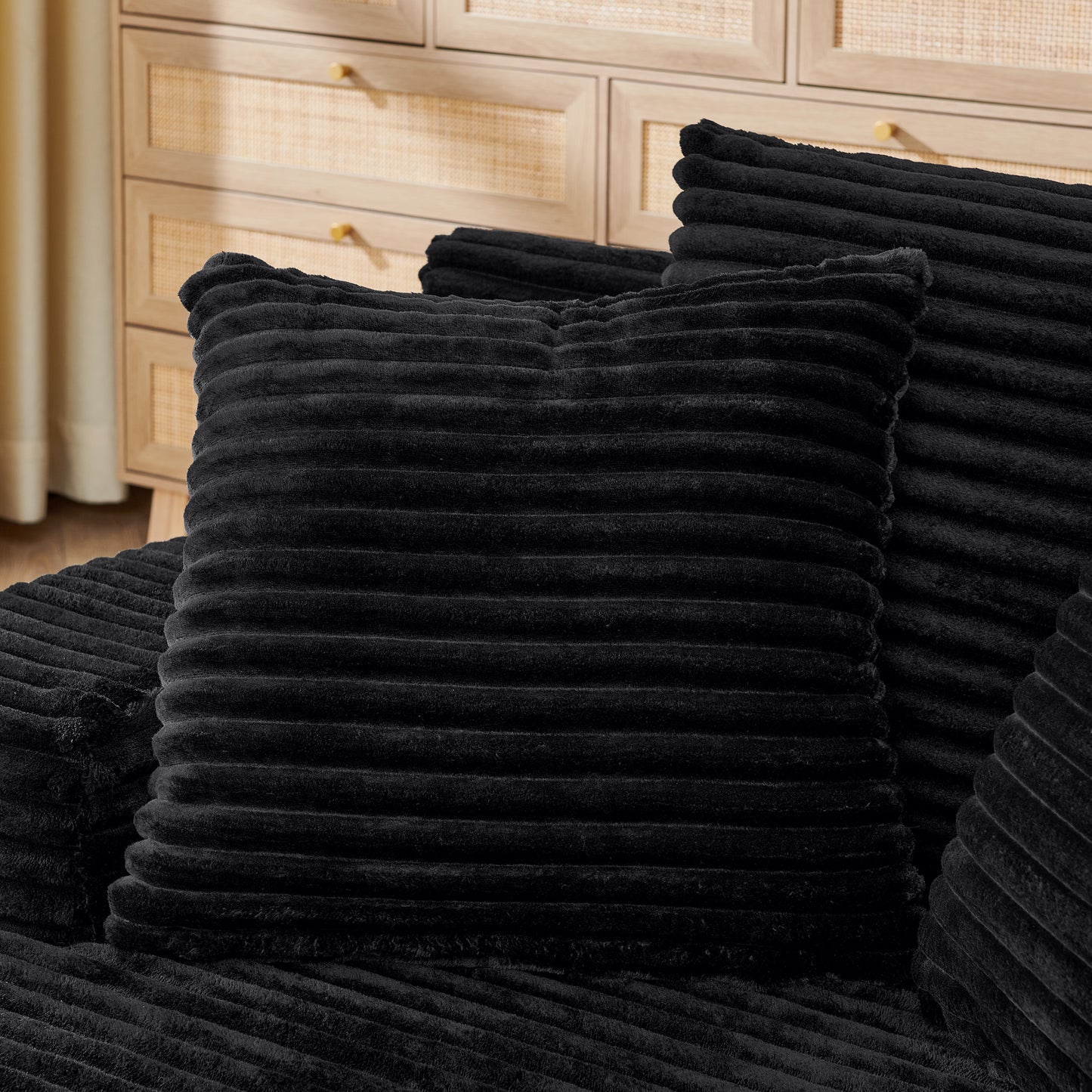 Single lazy sofa lounge chair, no assembly required, made of velvet fabric, fluffy modern single lounge chair, used for indoor living rooms and bedrooms-Black image 5