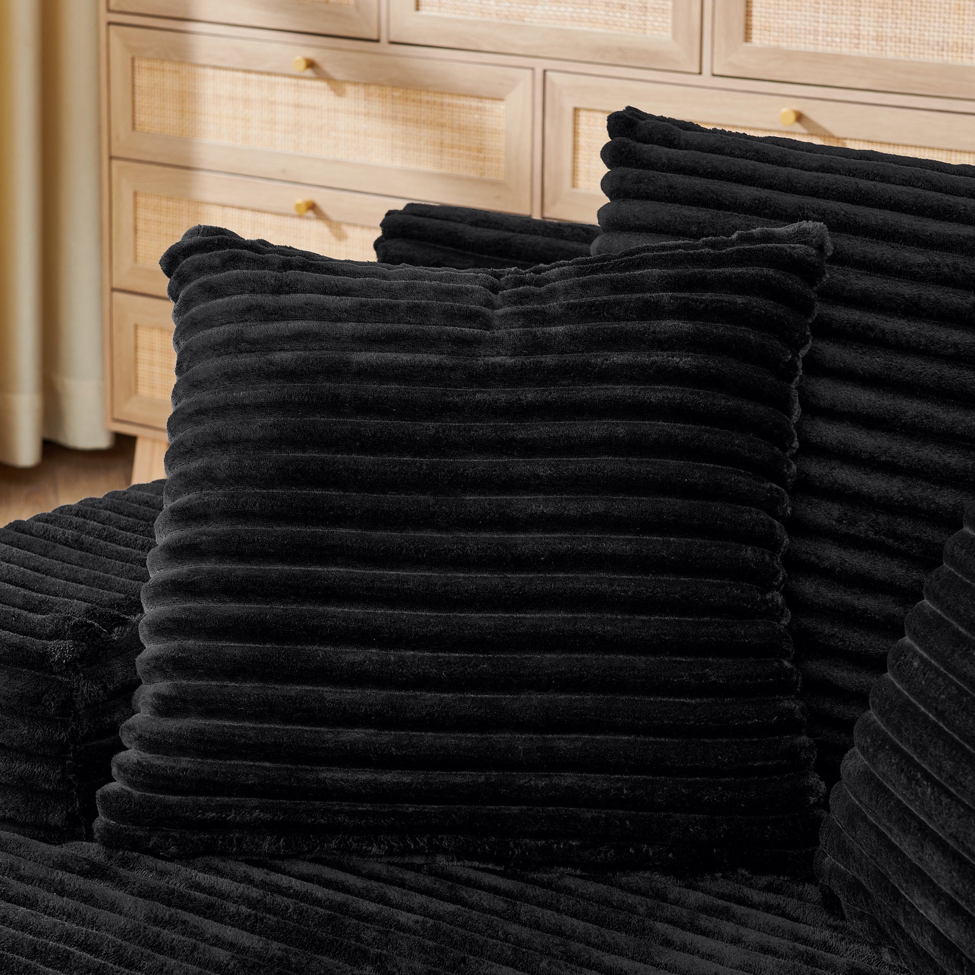 Single lazy sofa lounge chair, no assembly required, made of velvet fabric, fluffy modern single lounge chair, used for indoor living rooms and bedrooms-Black image 5