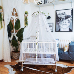 Wooden Bedside Bassinet Sleeper, Safe Stylish Baby Crib Bassinet with Locking Wheels Mosquito Net Large Storage Basket Mattress Pad Included Bassinet for Newborn and Infants