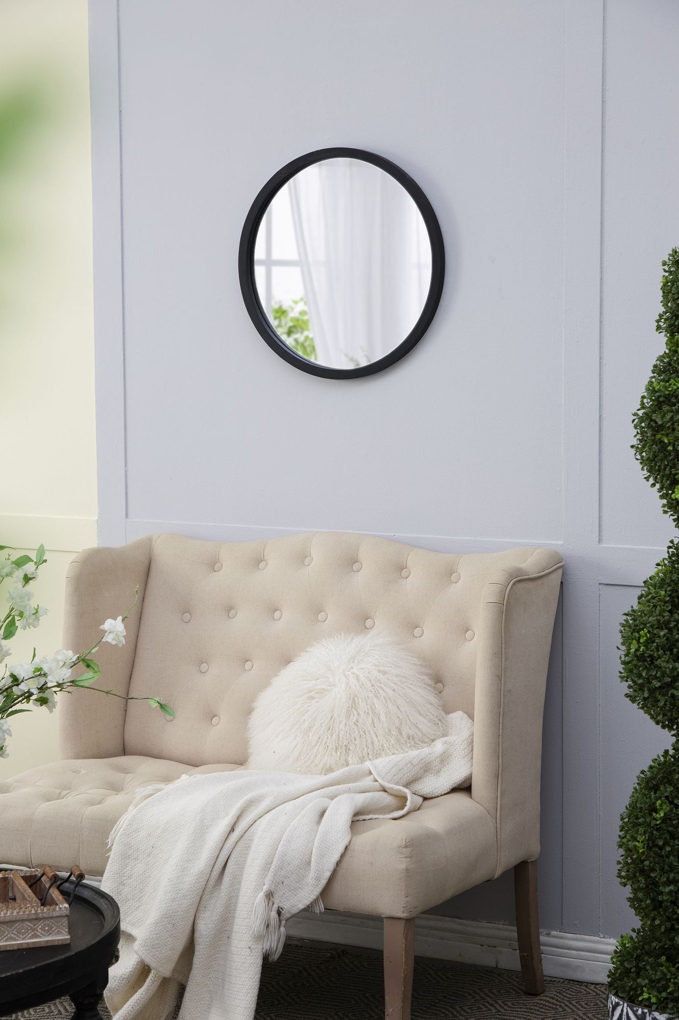 20" x 20" Circle Wall Mirror with Wooden Frame and Black Finish, Wall Mirror for Living Room, Dining Room, Foyer, Bathro image 4