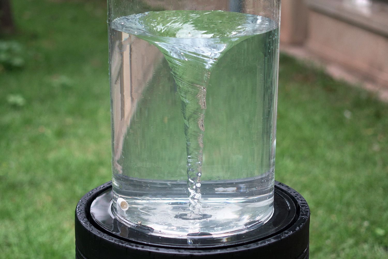 20x20x19.5 inch heavy cement round black ribbed outdoor water fountain with light - detail of ribbed texture