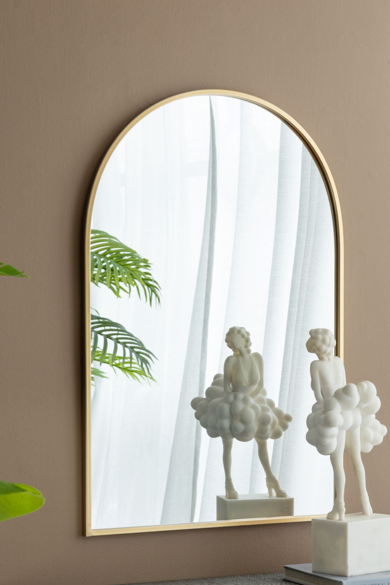 24" x 36" Arched Accent Mirror with Gold Metal Frame for Bathroom, Bedroom, Entryway Wall image 7
