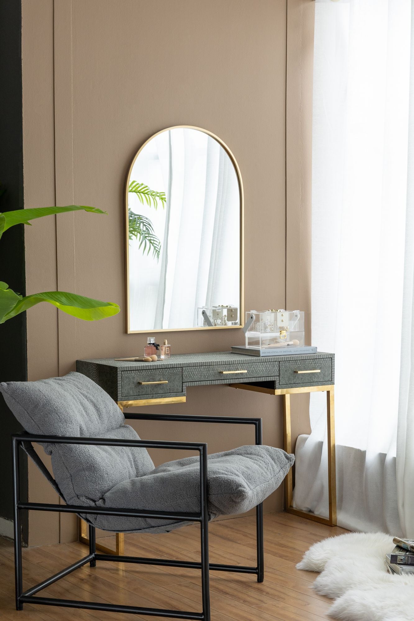 24" x 36" Arched Accent Mirror with Gold Metal Frame for Bathroom, Bedroom, Entryway Wall image 5
