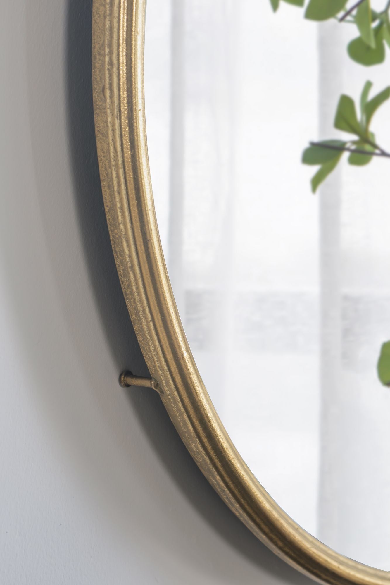 Packaging of 26x32 inch circle wall mirror