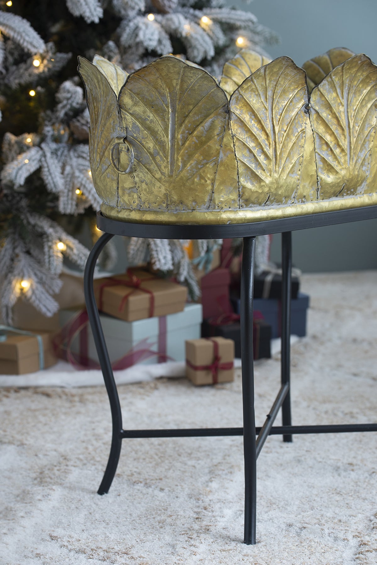 Set of 2 Metal Planter With Iron Legs Stand, L:27.2x19x32.3" S:23.5x16x26.5" image 10