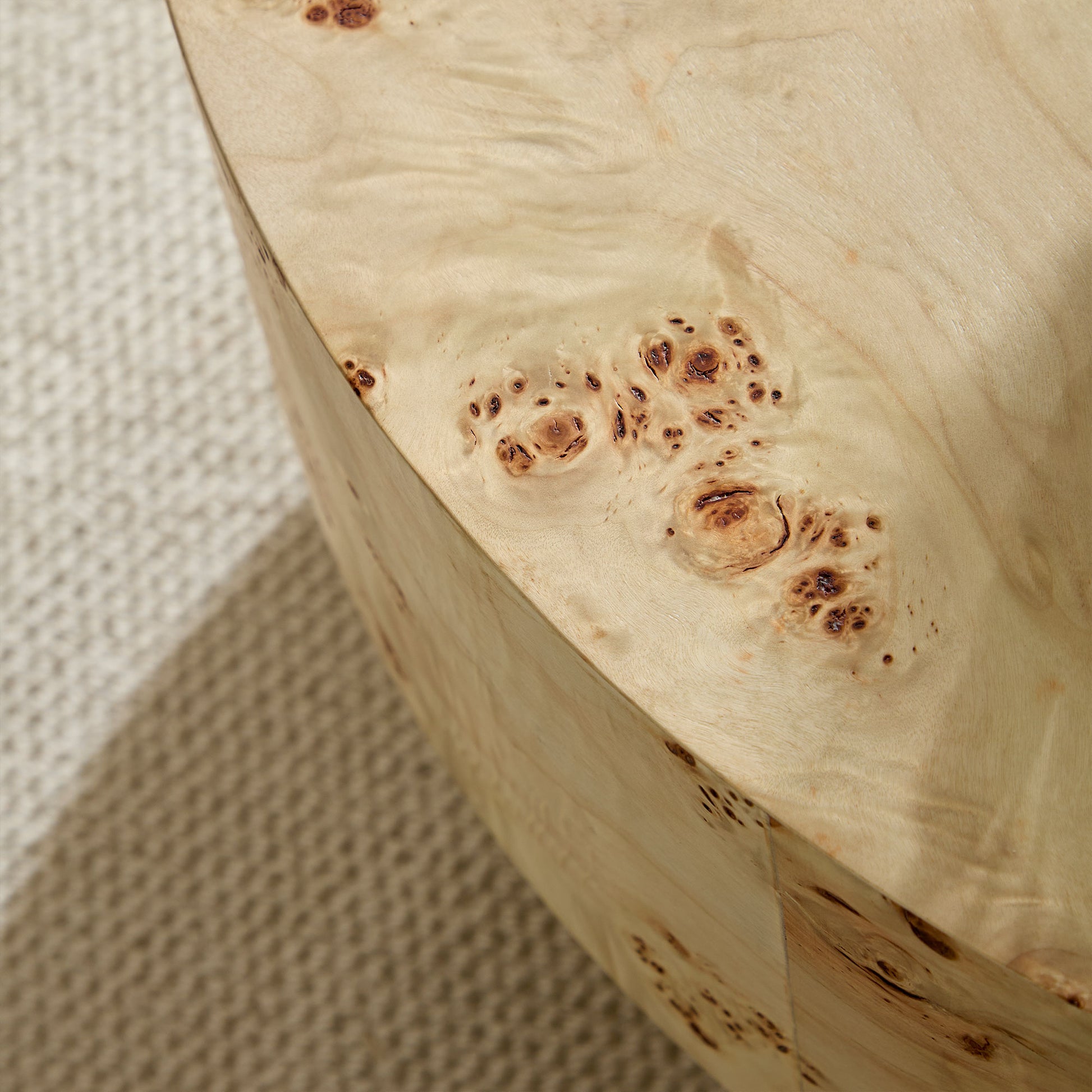 31.49''Mid Century Modern Round Wood Coffee Table with Burl Wood Veneer and Sturdy Pedestal for Living Room Office Apartment image 10