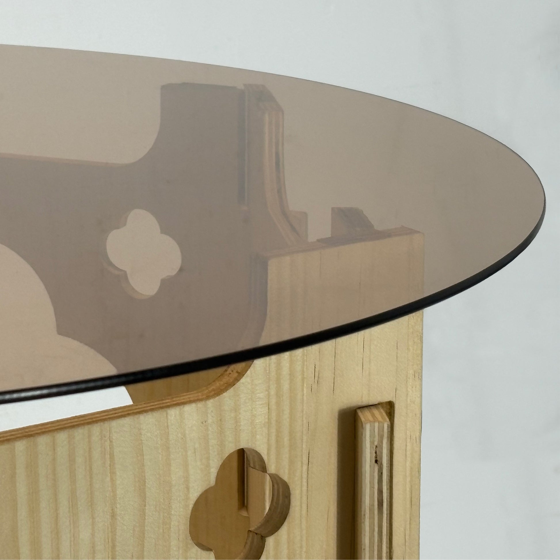 31.1'' Round Tempered Glass Coffee Table, Caramel Tabletop with Floral Hollow Wood Base, Farmhouse Center Tea Table for for Living Room, Small Spaces, Office, Easy Assembly. Natural+Caramel. image 4