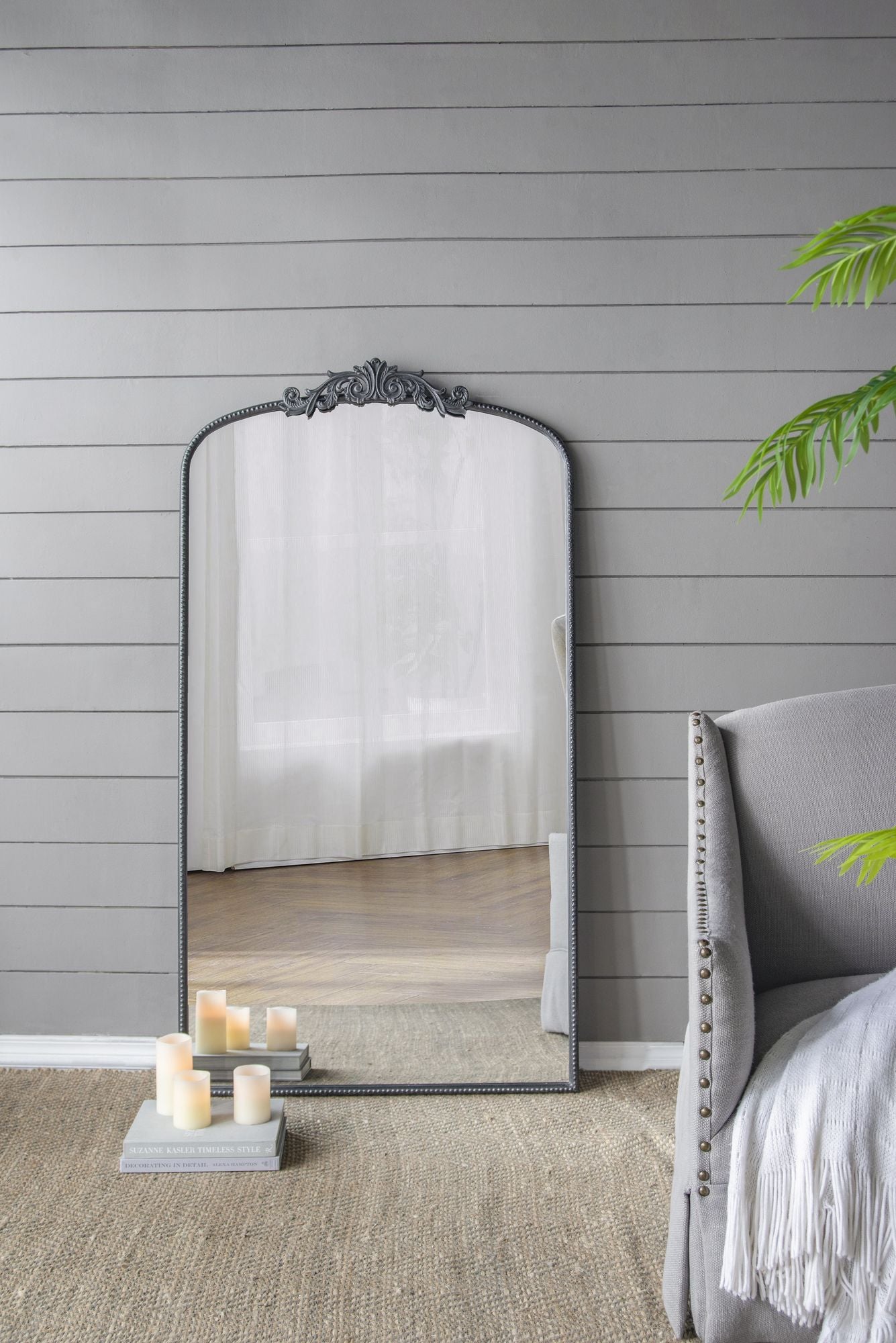 Arched mirror in entryway decor setting