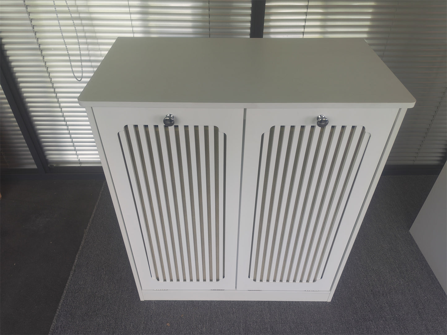 Flip-top louvered laundry basket cabinet, household double-section fabric laundry storage cabinet, balcony and bathroom floor-standing storage cabinet, white. image 4