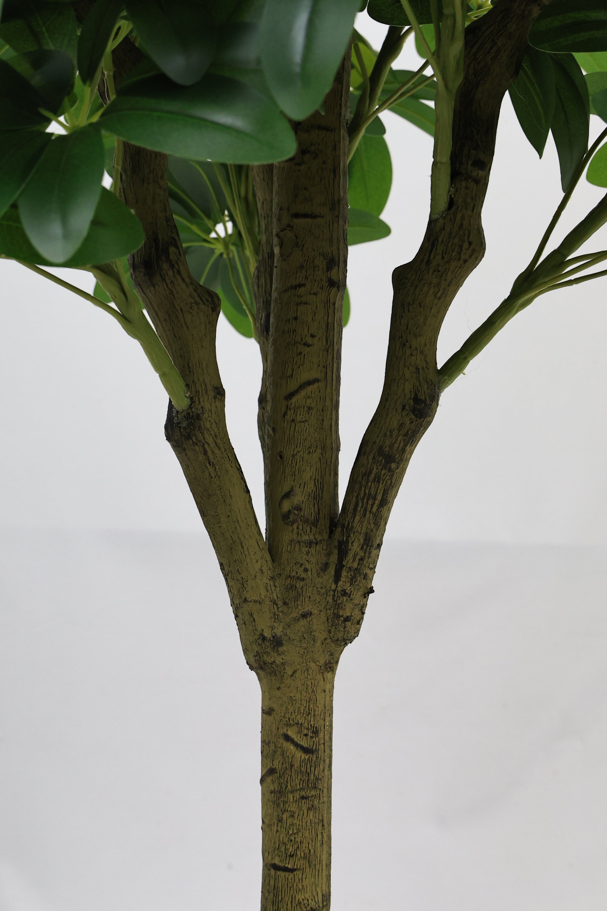6FT Artificial Tree Realistic Faux Tree, Suitable for Indoor and Outdoor Decoration,1pc/set image 2