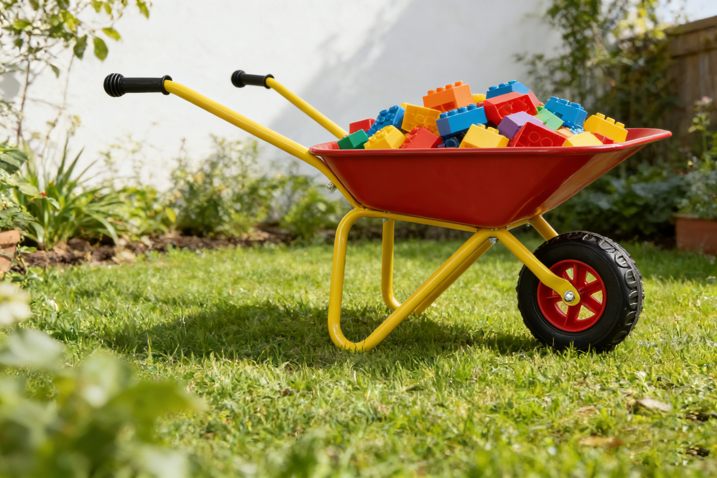 Children's metal wheelbarrow, Maximum load capacity: 33LBS,children's heavy wheelbarrow, metal structure wheelbarrow, steel tray, can be used in gardens, loading leaves, soil, sand, etc. (red) image 8