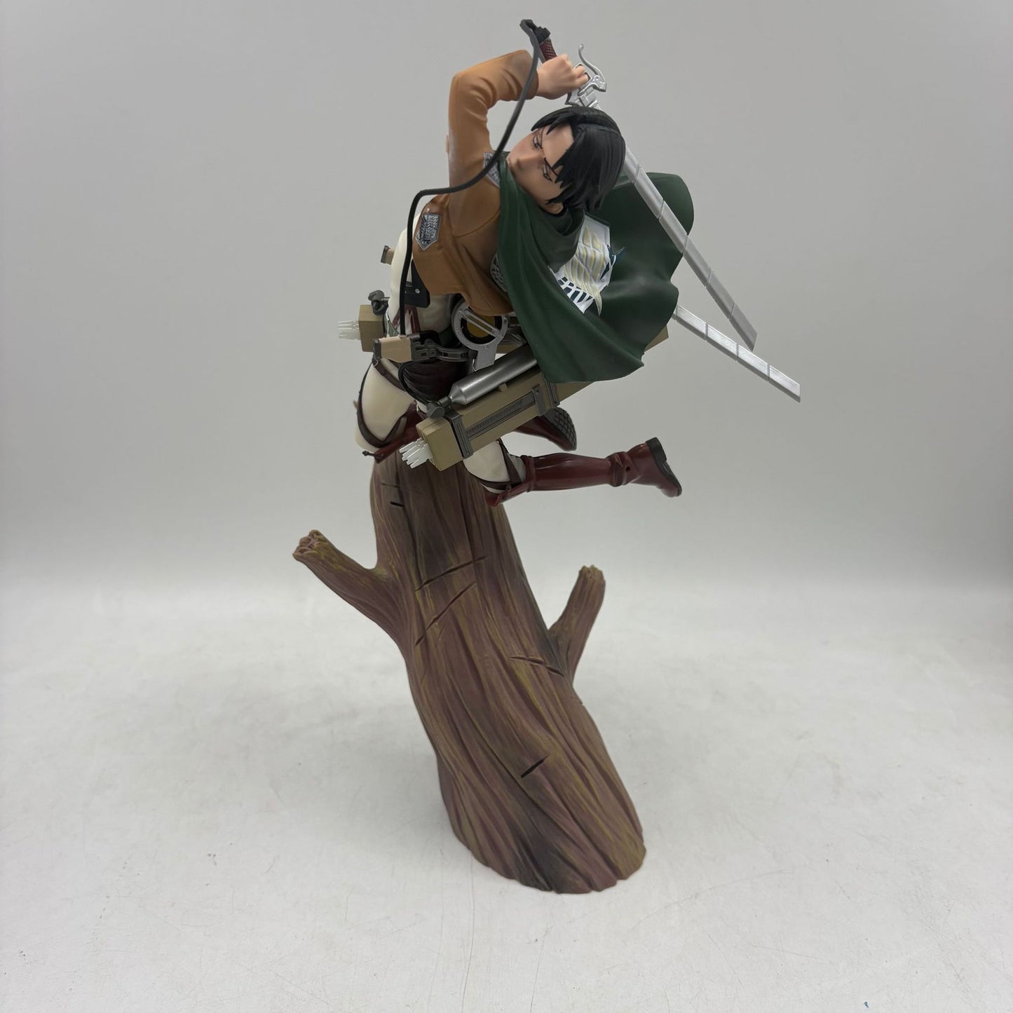 Attack on Titan Figure Tree Stump Ice Hange Levi Tree Trunk Standing Battle Scene Model