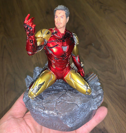 Avengers 4 GK Iron Man MK85 Battle Damaged Kneeling Snap Statue Figure Model