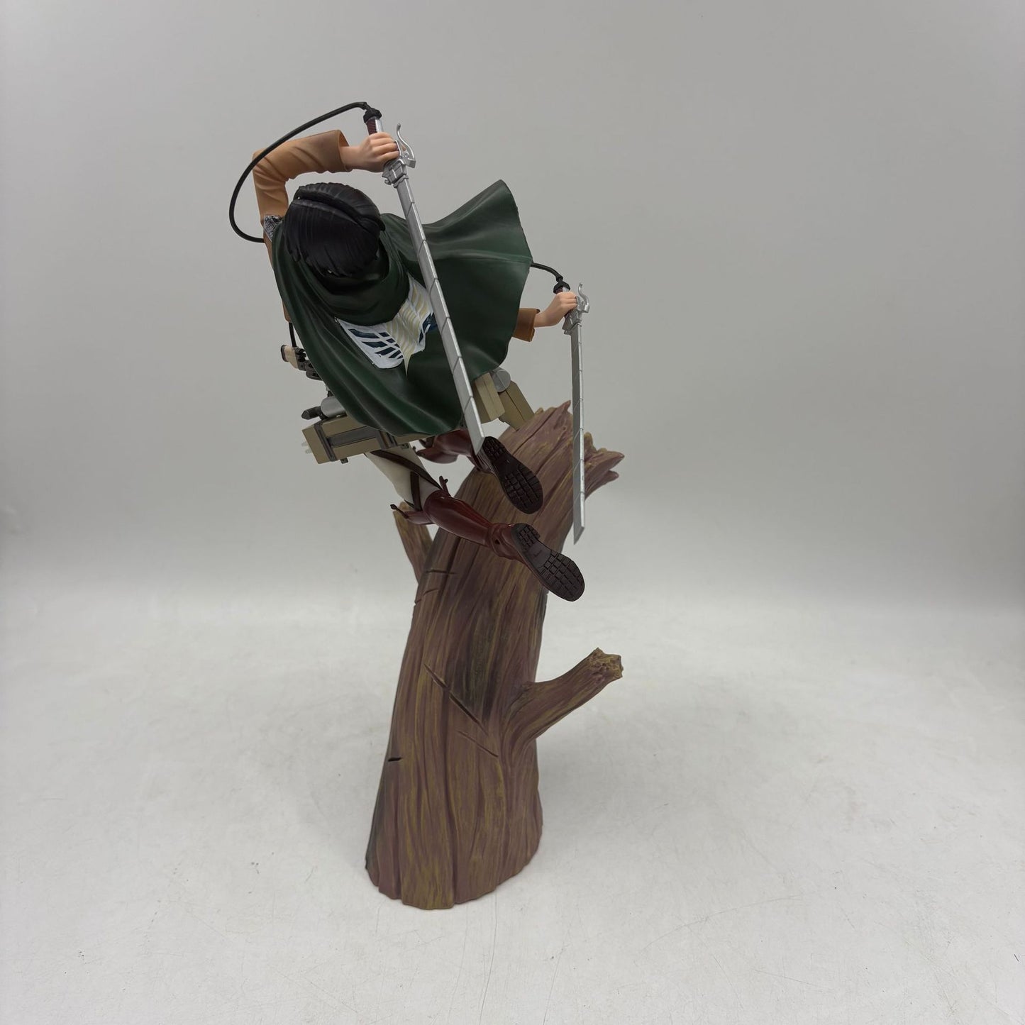 Attack on Titan Figure Tree Stump Ice Hange Levi Tree Trunk Standing Battle Scene Model