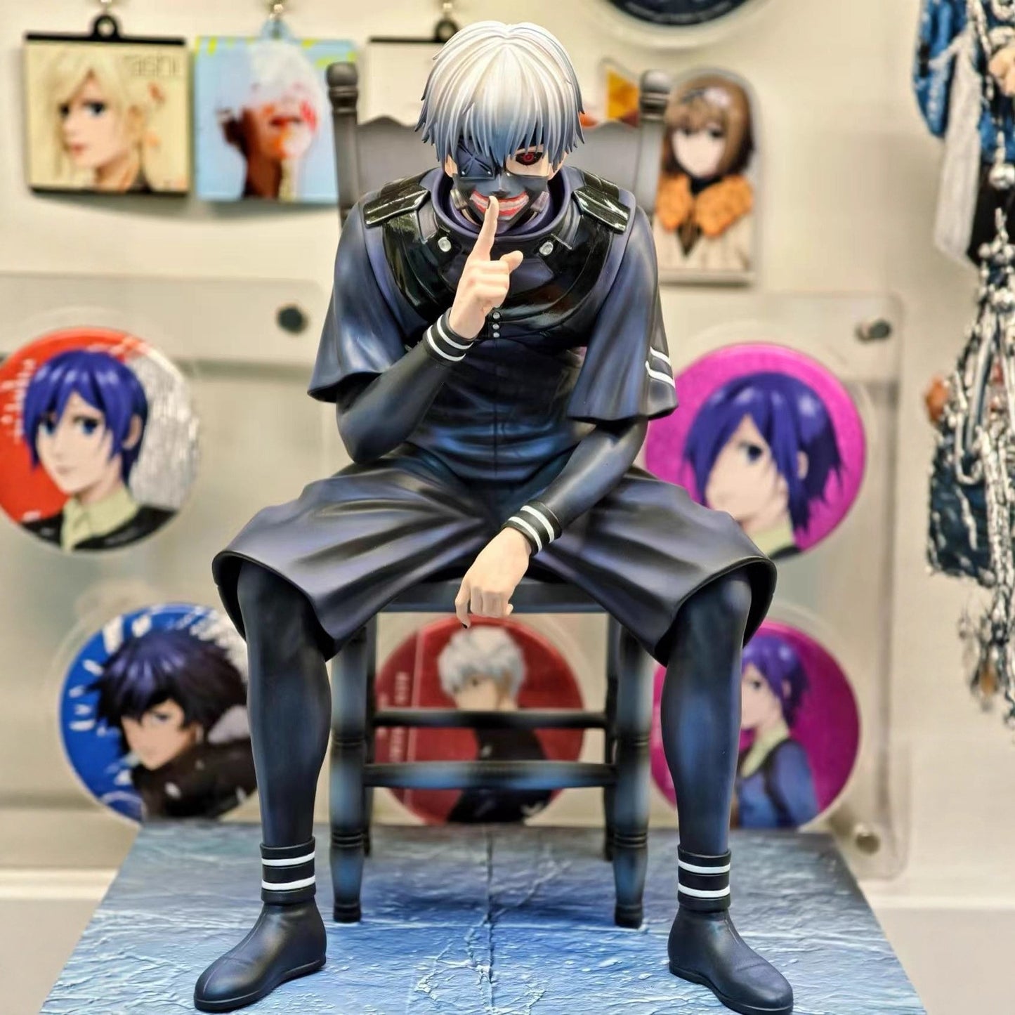 Chair Kaneki Ken Anime Figure Seated Pose Replaceable Dual Head Sculpt Desktop Model