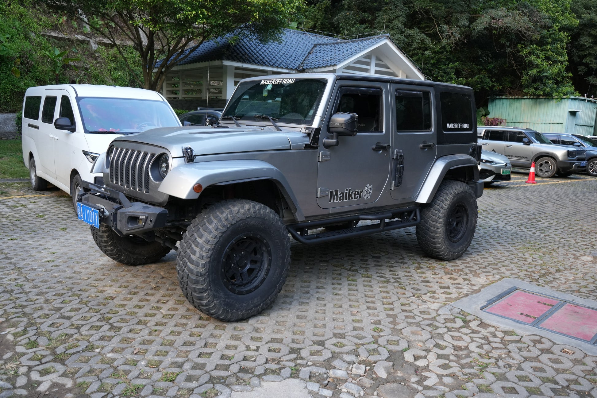 20578 Running Boards Compatible with Jeep Wrangler JK 4 Doors image 3