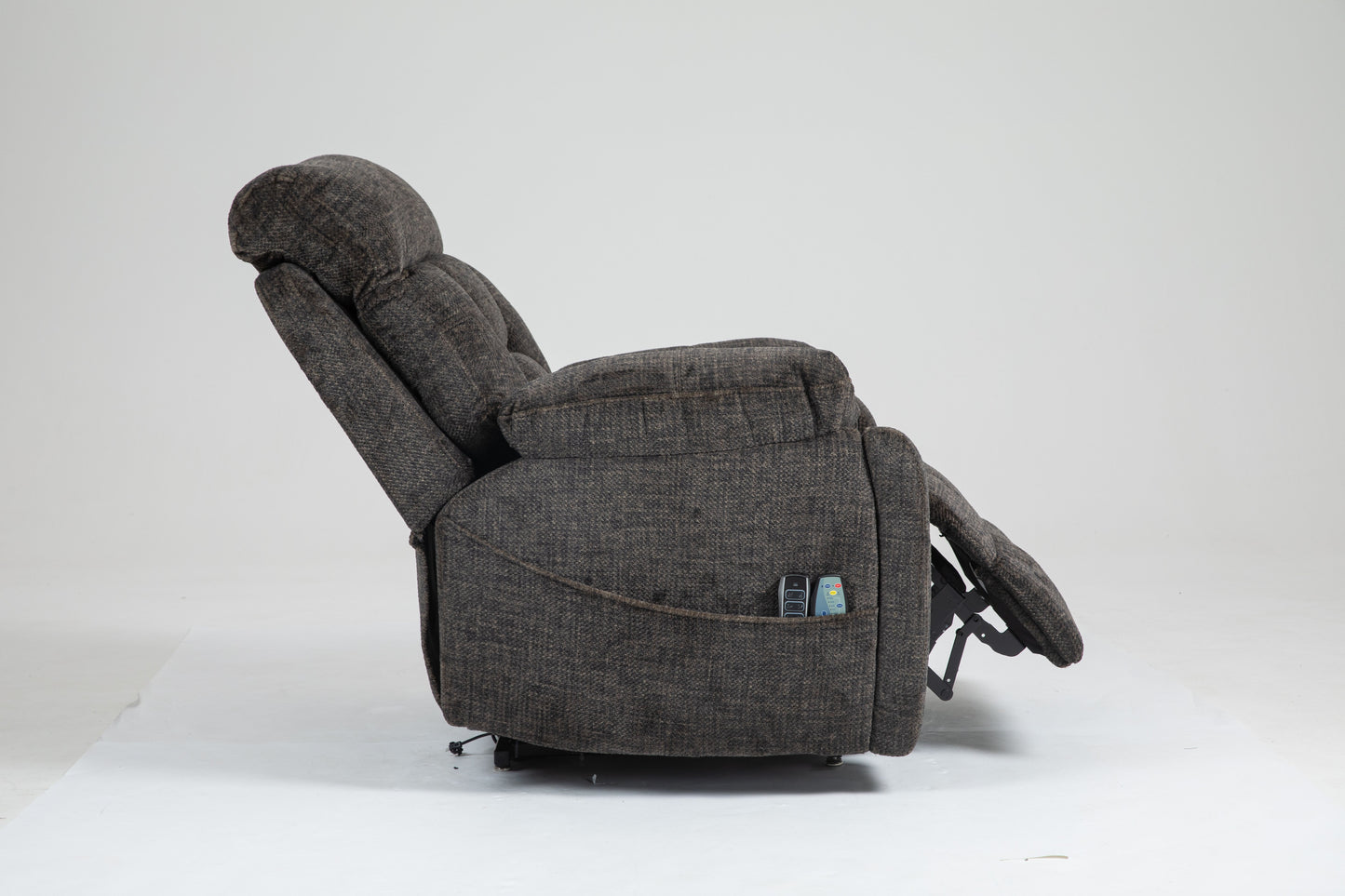 Old age electric lift chair, flat high density foam electric sofa, with heating and massage functions, can tilt to 180 degrees, 2 pocket cup holders, 2 remote controls, 4 OKIN motors image 6