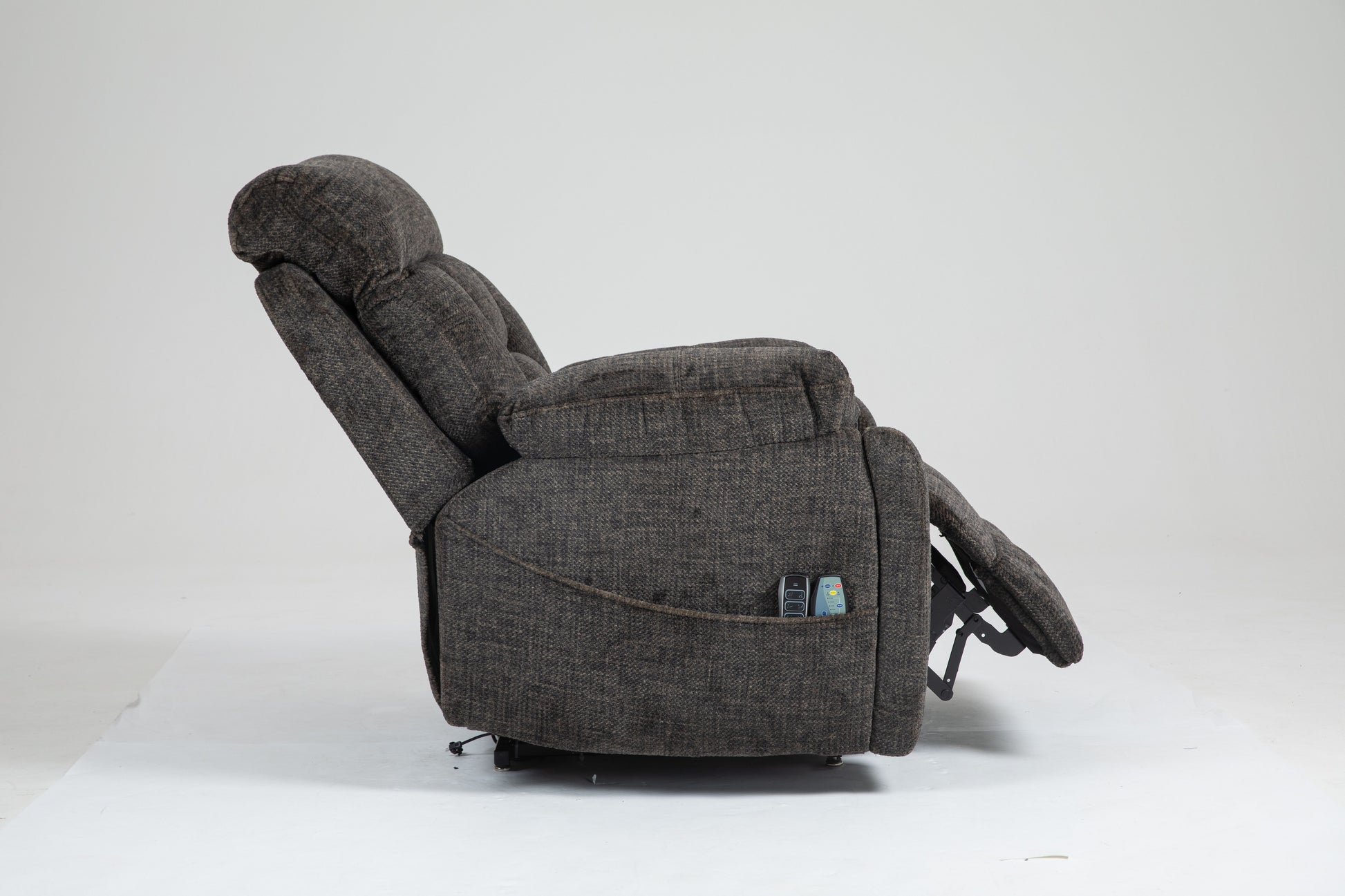 Old age electric lift chair, flat high density foam electric sofa, with heating and massage functions, can tilt to 180 degrees, 2 pocket cup holders, 2 remote controls, 4 OKIN motors image 6