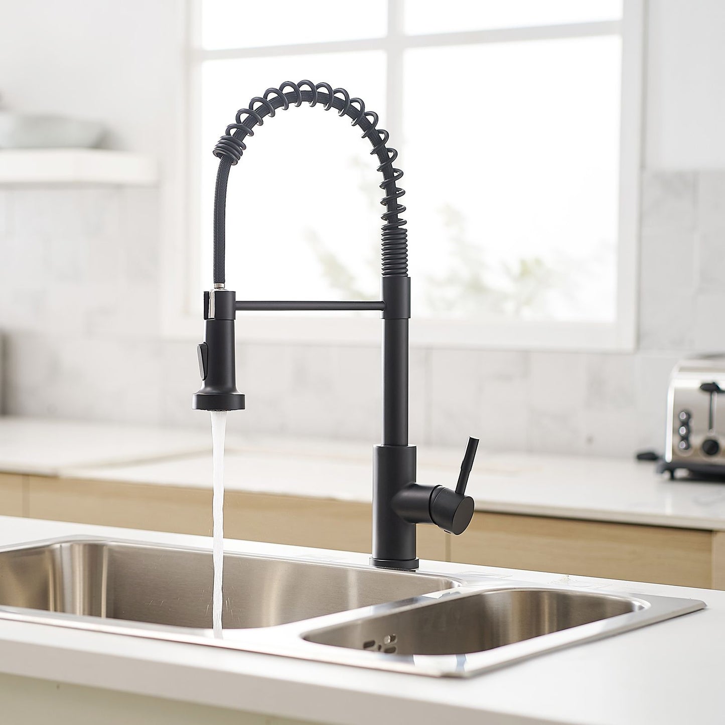 Commercial Black Kitchen Faucet with Pull Out Sprayer, Single Handle Single Lever Kitchen Sink Faucet image 2