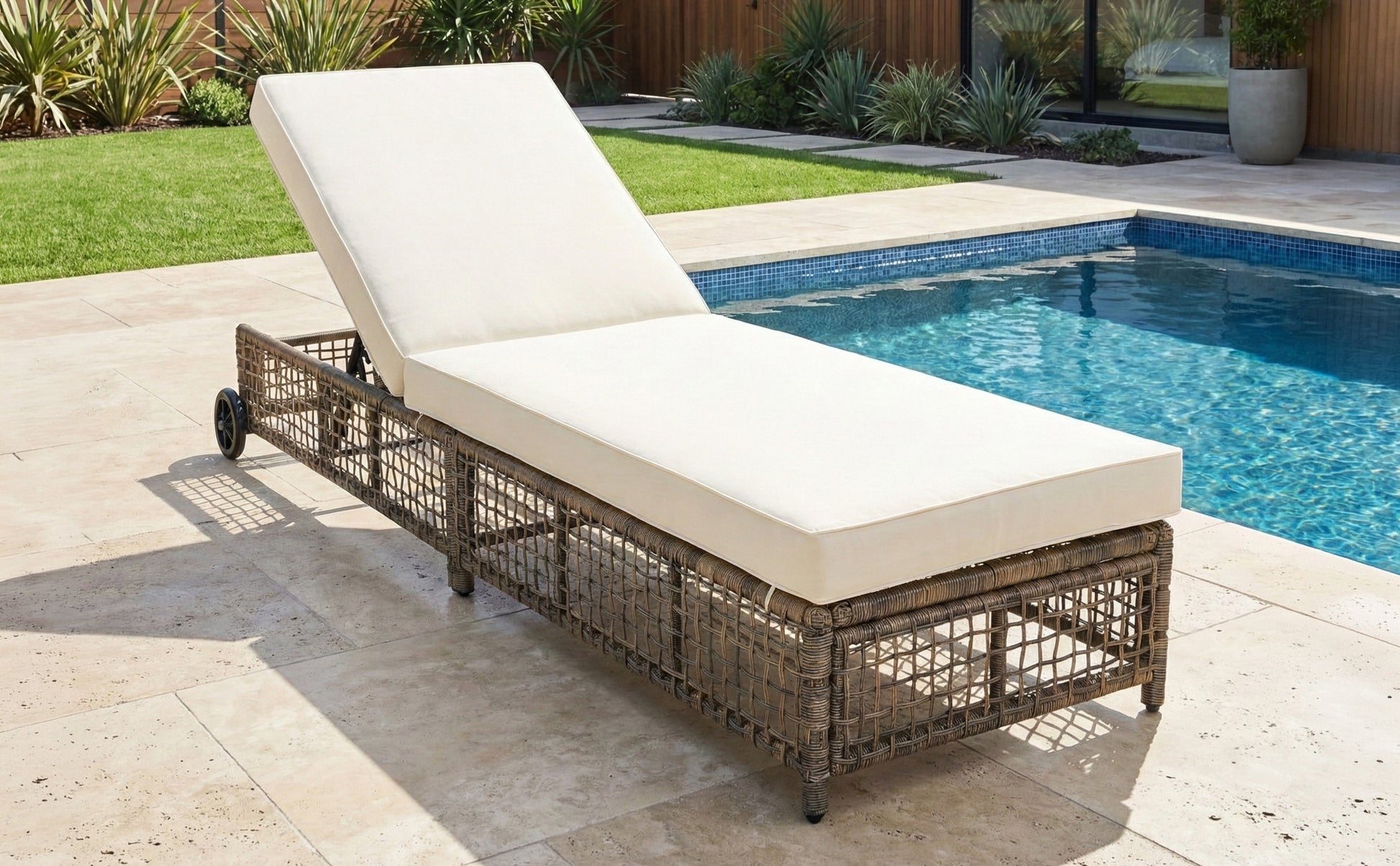 TREXM Outdoor Lounge Chair, Patio Chaise Lounge with 5-Position Backrest, Rattan Outdoor Lounge Chair with Cushion and Wheels for Poolside, Backyard, Garden (Beige Cushion+Grey Brown) image 3