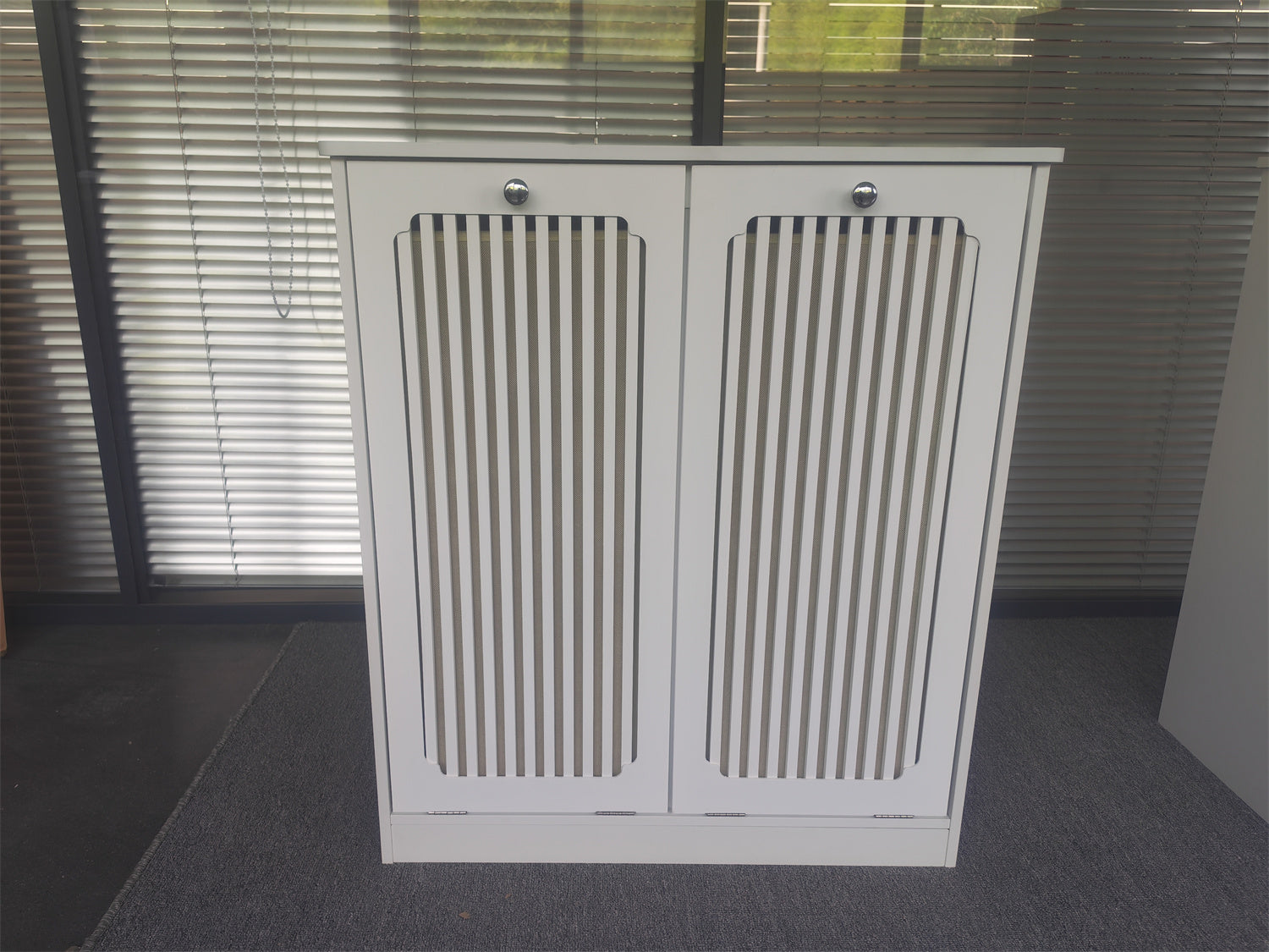 Flip-top louvered laundry basket cabinet, household double-section fabric laundry storage cabinet, balcony and bathroom floor-standing storage cabinet, white. image 3