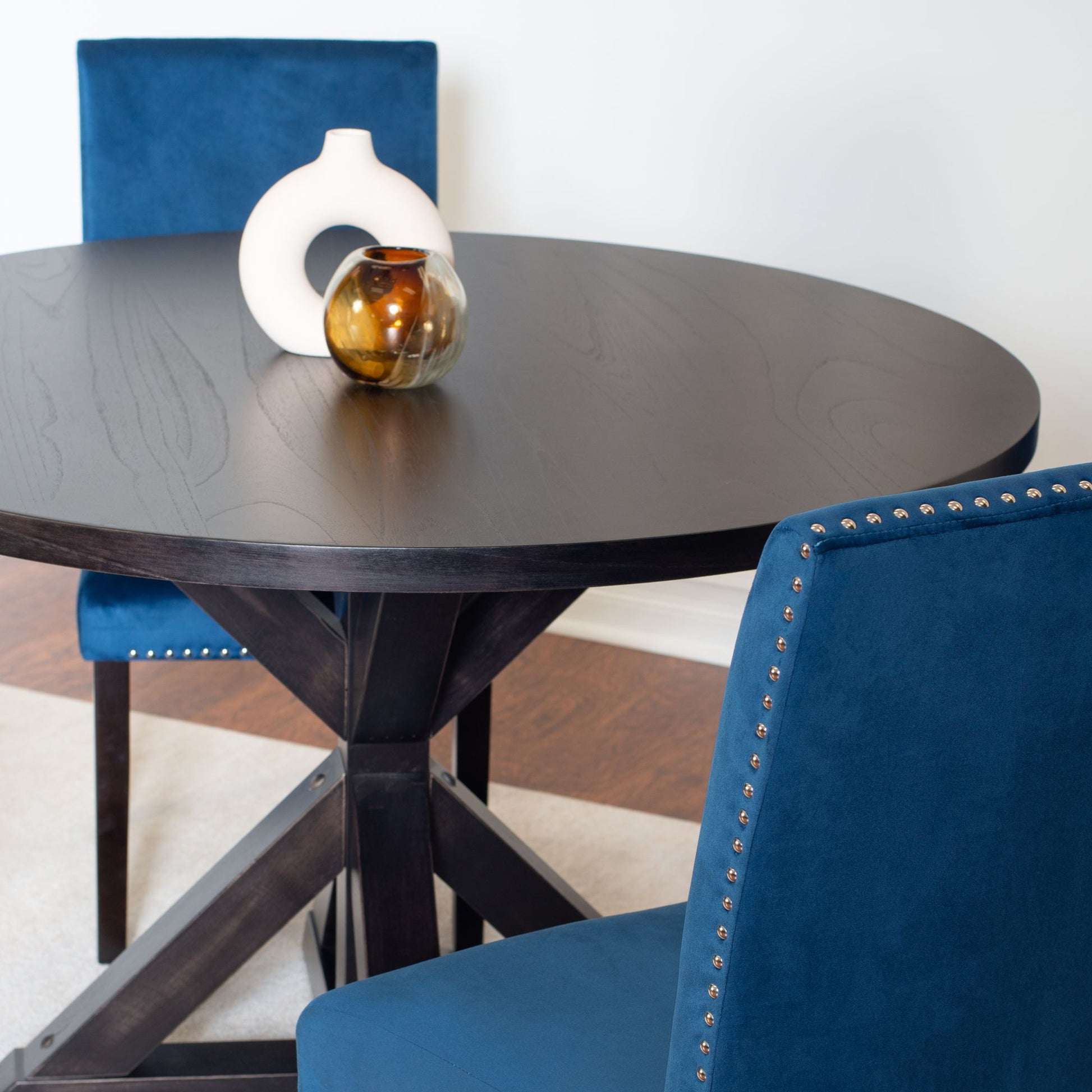 Enbridge 5-piece Dining Set, Cross-Buck Dining Table with 4 Stylish Chairs image 5