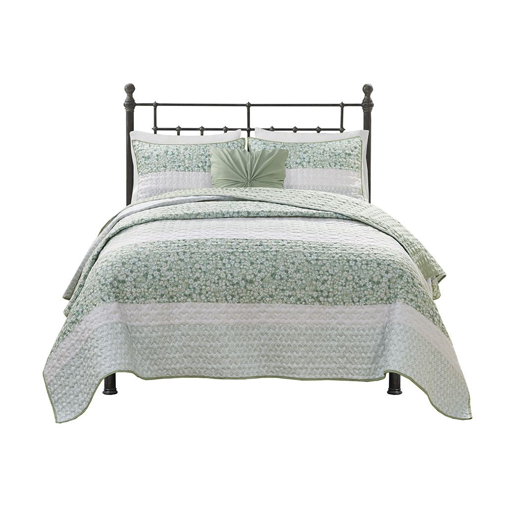 Full/Queen 4 Piece Seersucker Quilt Set with Throw Pillow image 9