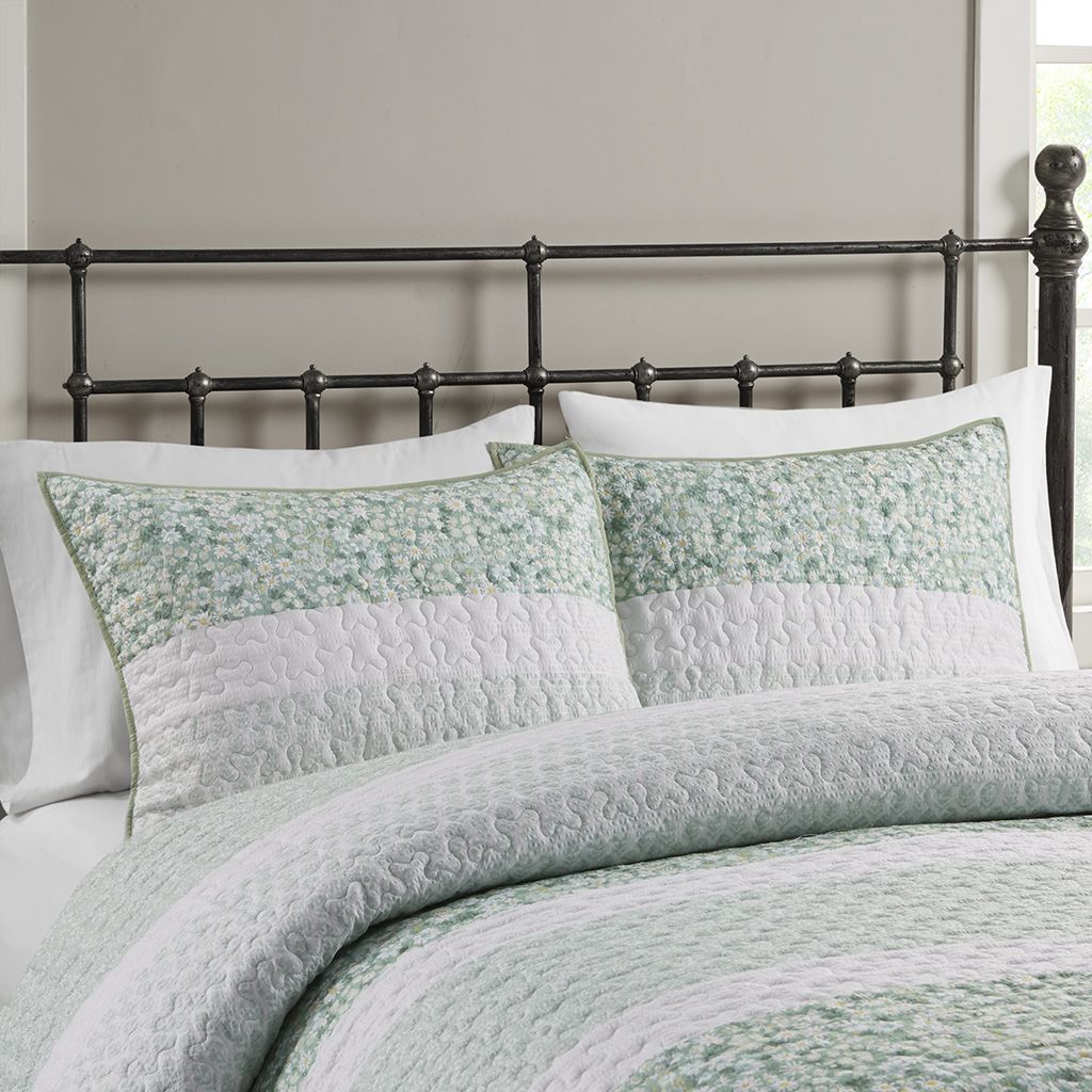 Full/Queen 4 Piece Seersucker Quilt Set with Throw Pillow image 15