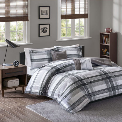 Full/Queen Plaid Comforter Set image 1
