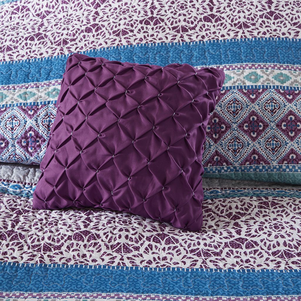 Full/Queen Reversible Quilt Set with Throw Pillows image 2