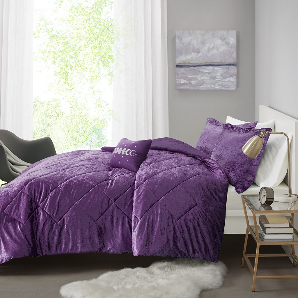 Full/Queen Velvet Comforter Set with Throw Pillow image 3