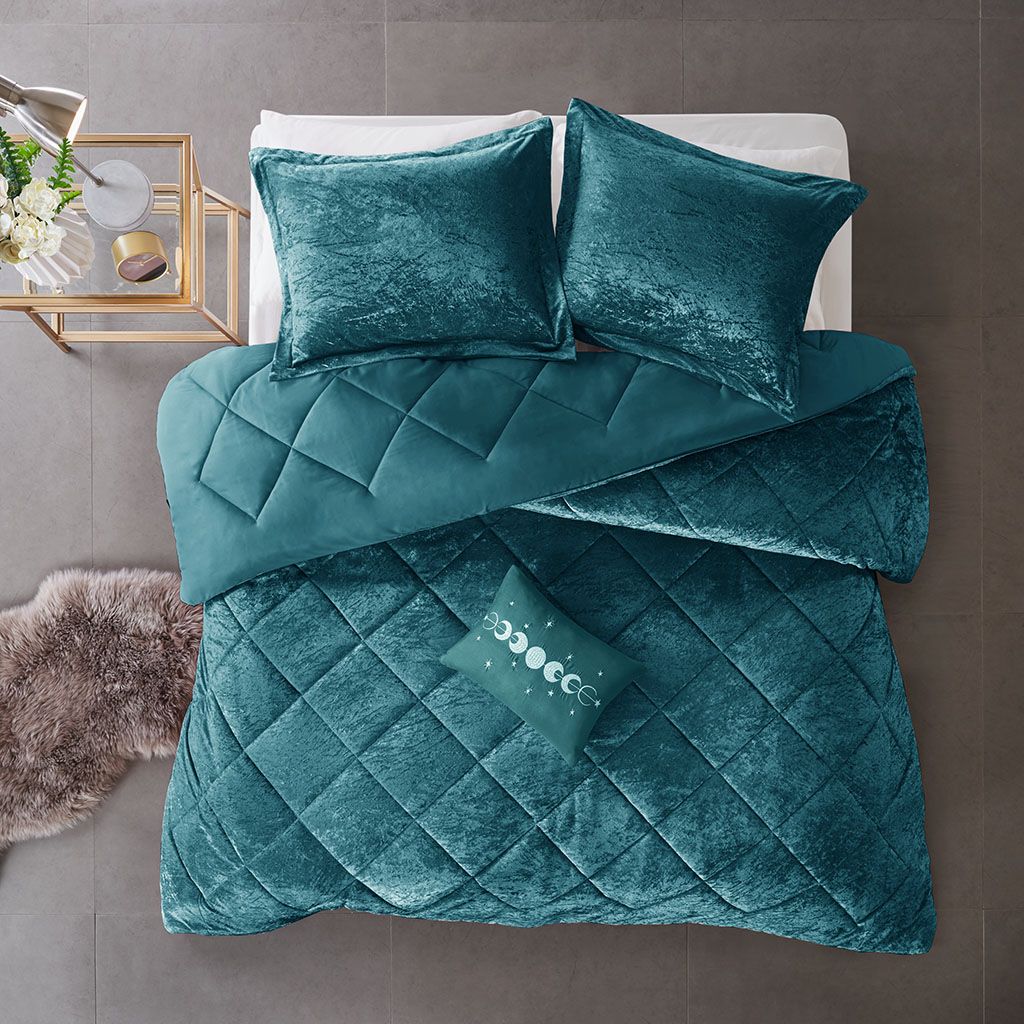 Full/Queen Velvet Comforter Set with Throw Pillow image 10