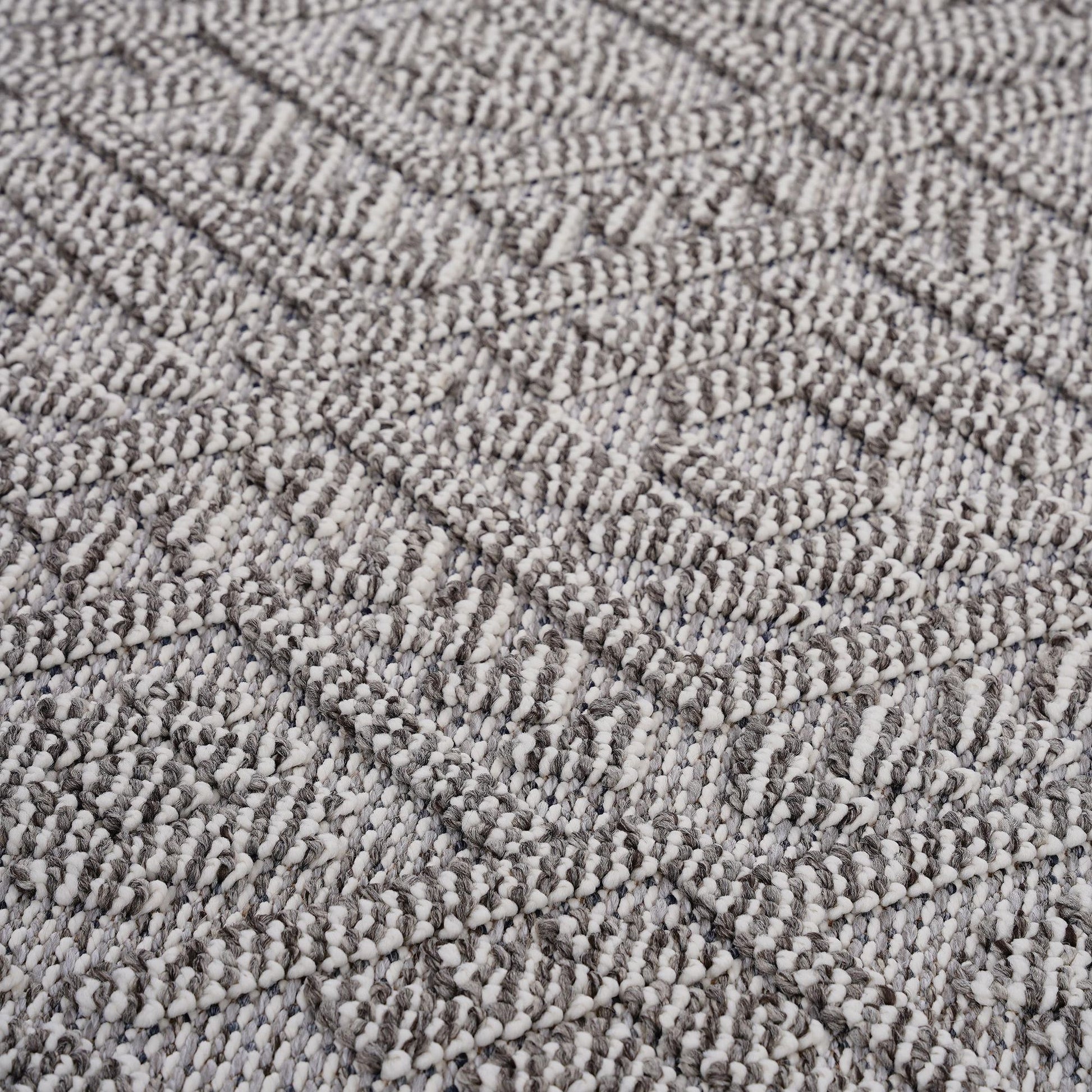 Guros Collection 2X8 White / White / Traditional Indoor / Outdoor Runner Rug image 3