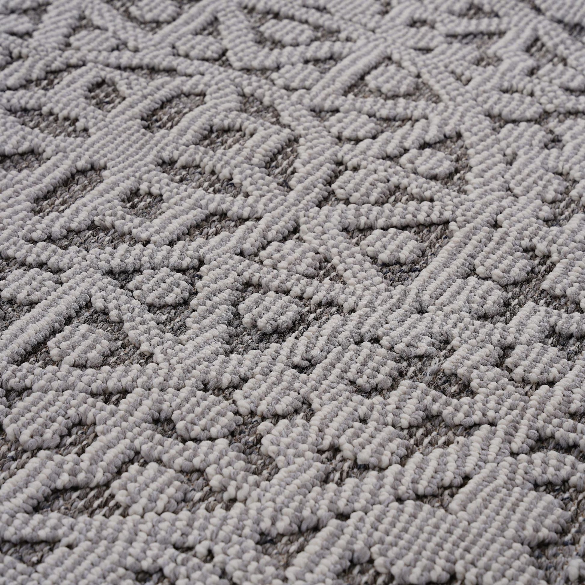 Guros Collection 4X6 Gray / White / Medallion Indoor / Outdoor Area Rug image 3