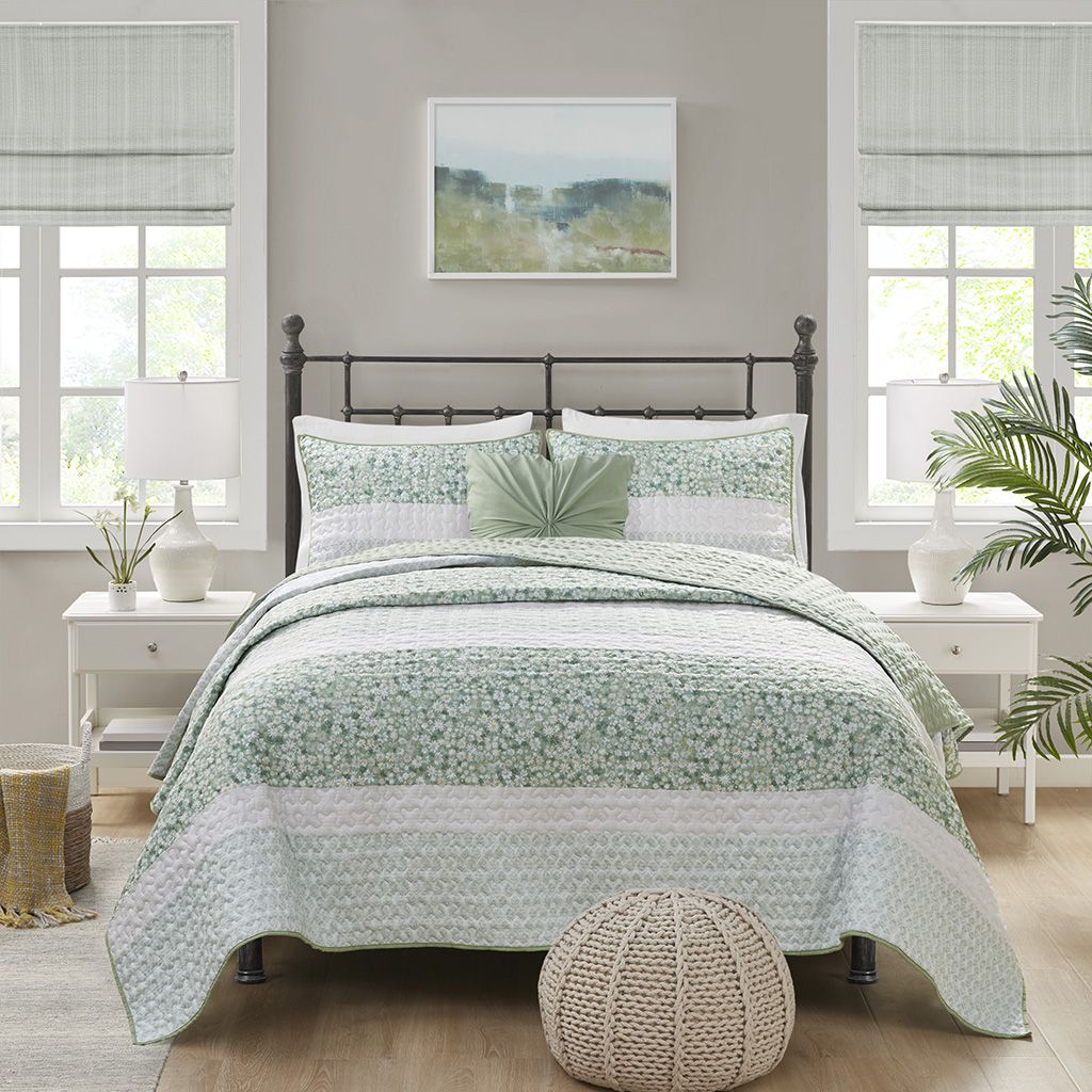 King/Cal King 4 Piece Seersucker Quilt Set with Throw Pillow image 2