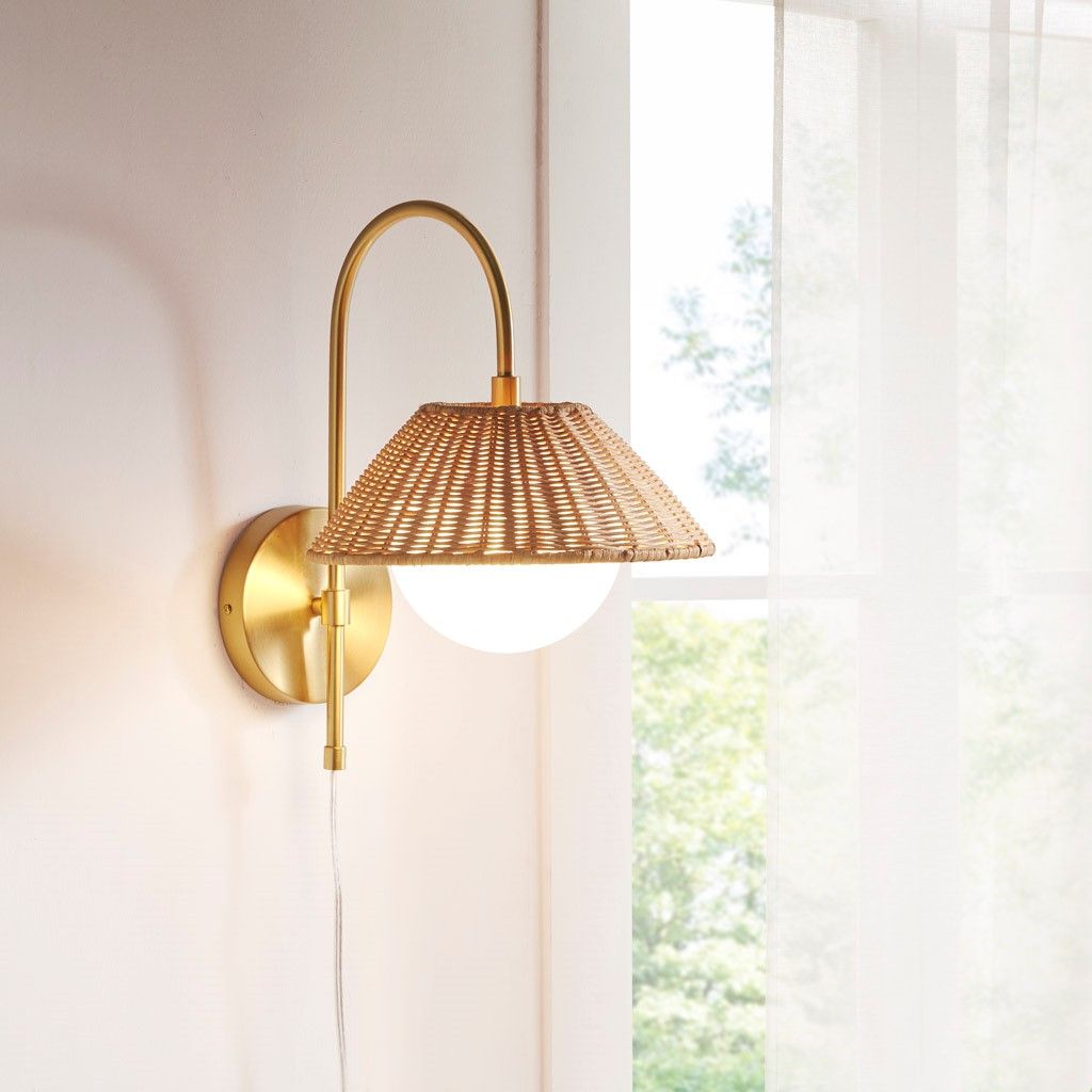 Rattan Weave Wall Sconce plug-in cord on/off switch detail