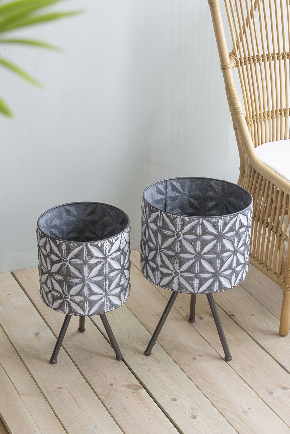 Set of 2 Metal Planter Stand,Round Galvanized Grey Farmhouse Planter image 4