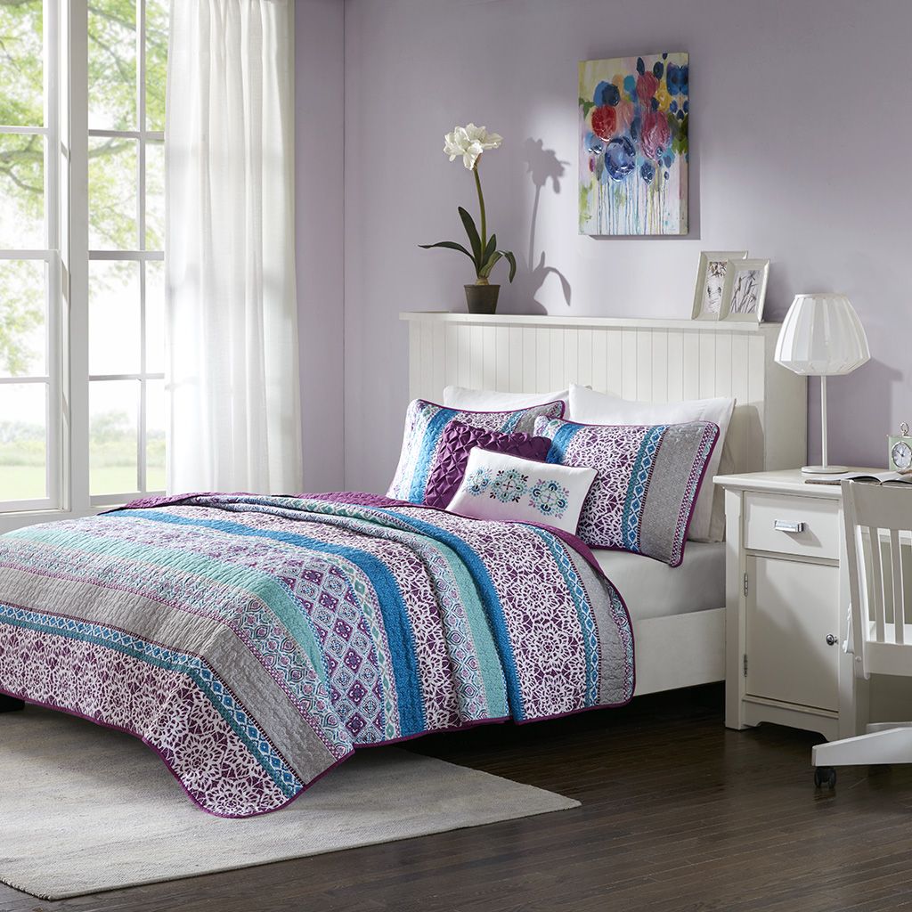 Twin/Twin XL Reversible Quilt Set with Throw Pillows image 1
