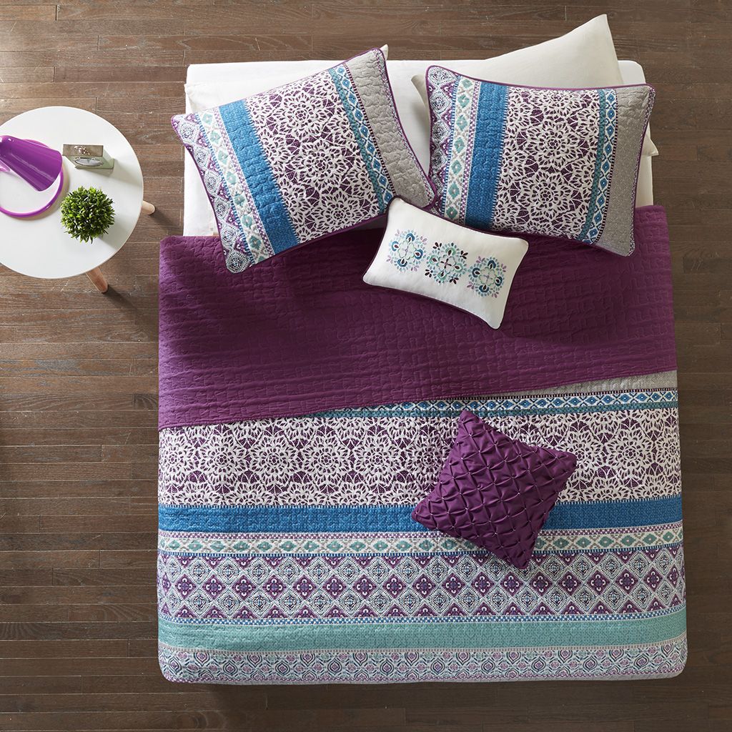 Twin/Twin XL Reversible Quilt Set with Throw Pillows image 10