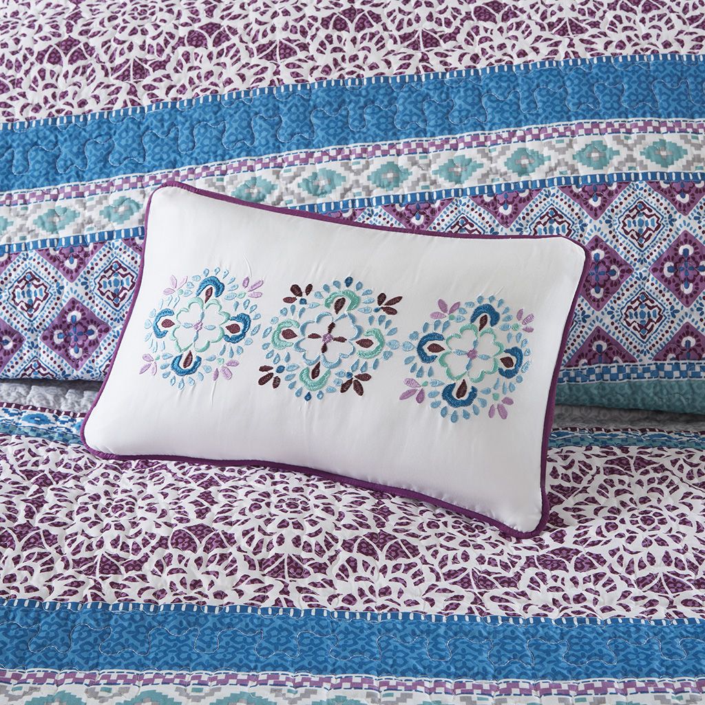 Twin/Twin XL Reversible Quilt Set with Throw Pillows image 6