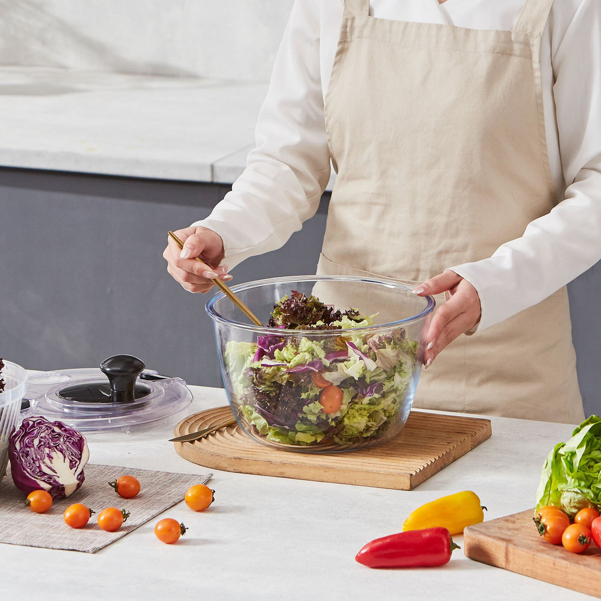 VEVOR Glass Salad Spinner, 4.75Qt, One-handed Easy Press Large Vegetable Dryer Washer, Lettuce Cleaner and Dryer with High Borosilicate Glass Bowl Lid, for Greens, Herbs, Berries, Fruits, No BPA - BLKSLXZQGPGBJT2TKV0 - view 9