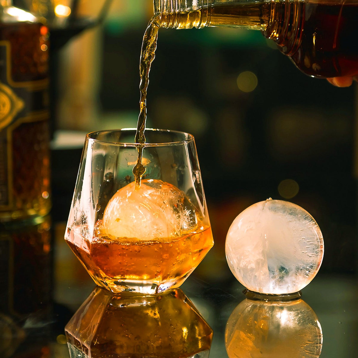 VEVOR Ice Ball Press, 2.1" Ice Ball Maker, Aviation Aluminum Ice Ball Press Kit for 53mm Ice Sphere, Ice Press with Tong and Drip Tray, for Whiskey, Cocktail, Bourbon, Scot on Party & Holiday - BQYJYSLC53MMB9SO7V0 - view 9