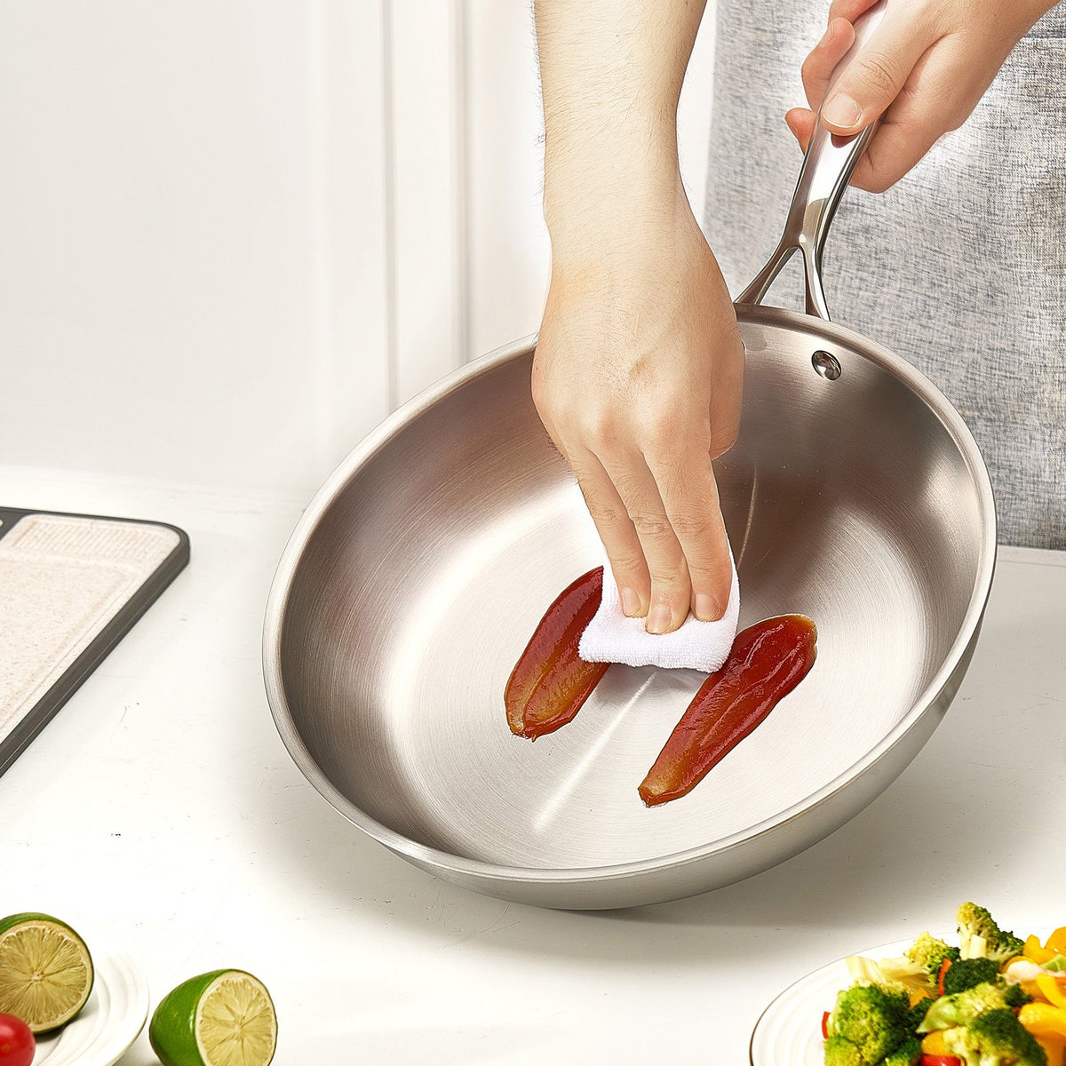 VEVOR Tri-Ply Stainless Steel Frying Pan, 3 Pcs Set (8, 10, 12 in), Cooking Skillet with Heat-Resistant Handle, Chef's Kitchen Cookware, Oven, Gas, Electric, Induction, Dishwasher Compatible, Silver - BXGCGSJTBXG8CNBK6001V0 - view 9