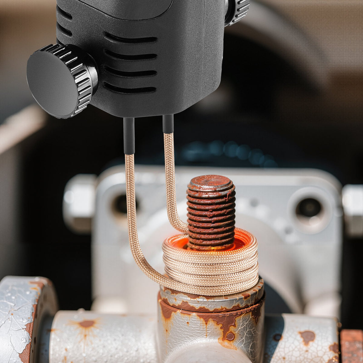 VEVOR Induction Heater Bolt Removal, 1100W 110V Magnetic Induction Heater Kit, Handheld Nut Buster Tool for Rusty Screw Removing, Car Garage Repairing Tools with 3 Coil - CGYJRQZJTJ1098HH9001V1 - view 9