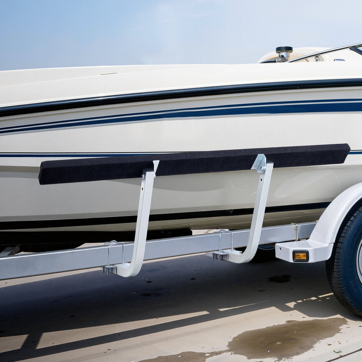 VEVOR Boat Trailer Guides, 16.7 in/18.7 in Height Adjustable Trailers Guide, 2PCS Thickened Steel Trailer Guide-Ons with Thick Support Pads, Fits L-Beam, Box or C-Channel Bunk-Style Pontoon Trailers - CTCDGSTX60IN2PCRM001V0 - view 9