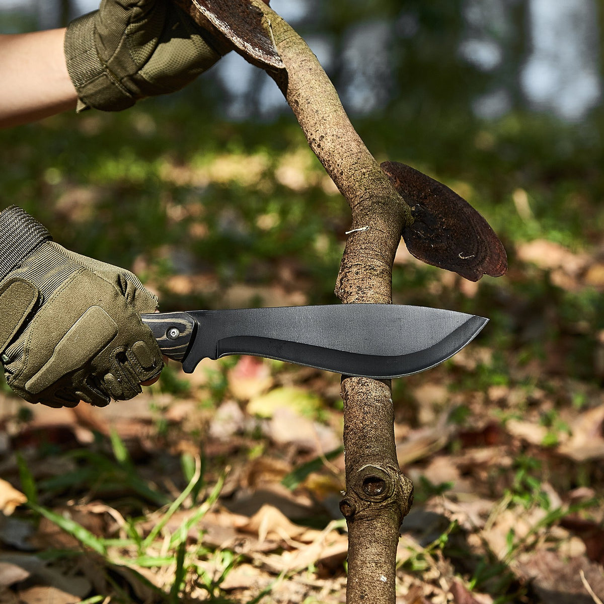 VEVOR Hunting Knife and Hatchet Axe Combo Set with Sheath, Fixed Blade Tactical Knife and Camping Axe, Stainless Steel Survival Knife and Camping Hatchet for Outdoor Survival Hunting Camping Adventure - DGNFCDTZLDF0DG8MBV0 - view 9