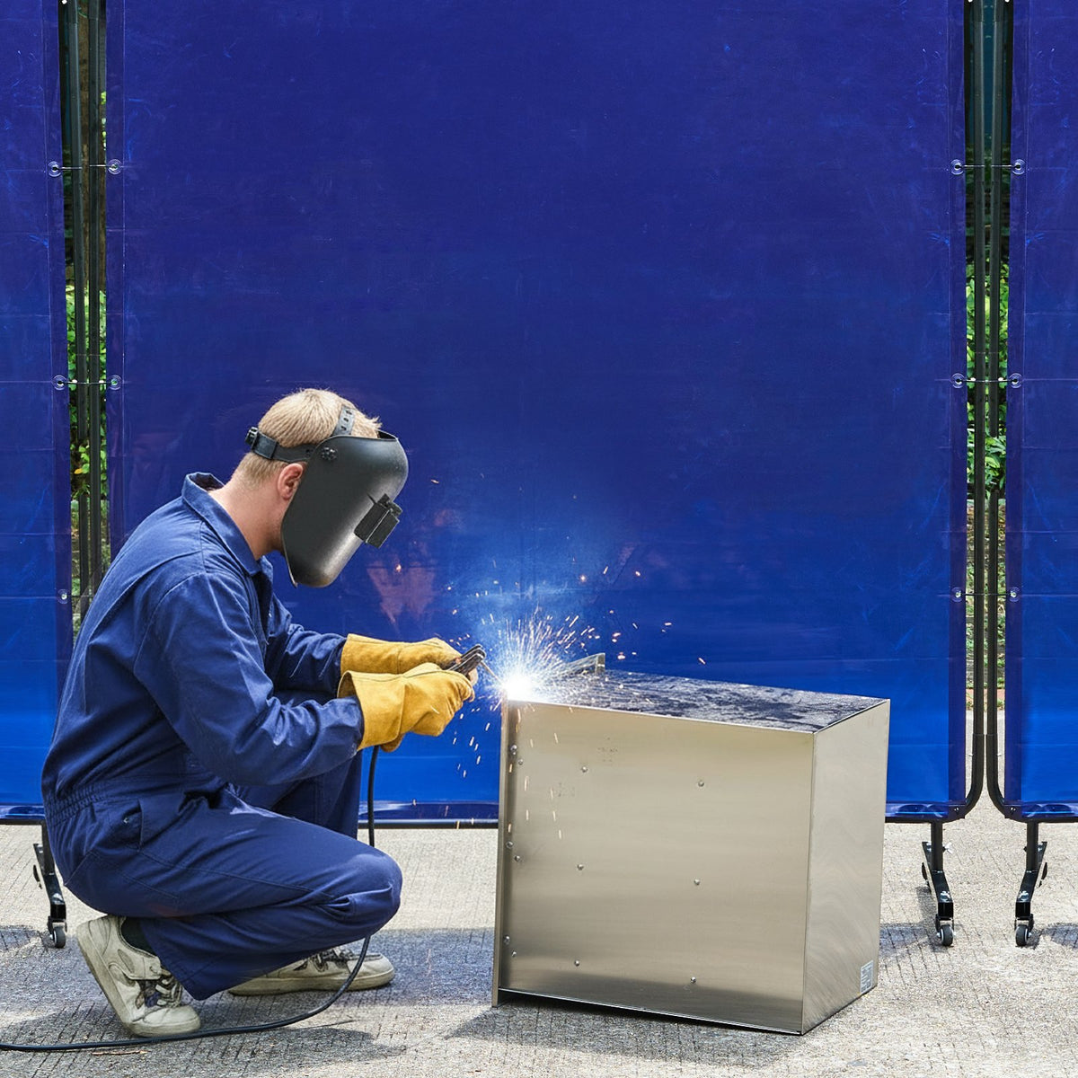 VEVOR Welding Screen with Frame, 6 x 6 FT Welding Curtain Screen, Flame-Resistant Vinyl Safety Protection Screens with Lockable Swivel Wheels & 6-Level UV Protection for Workshop/Industrial Use, Blue - DMPF1JZ66FTYYDKKS001V0 - view 9