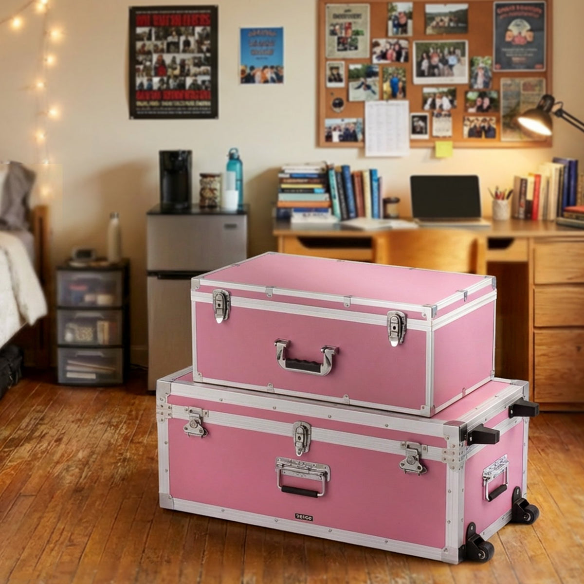 VEVOR Metal Storage Trunk, Set of 2, Wooden Suitcase Storage Boxes with Padlocks, Large Trunk Includes Casters and 3 Metal Handles, Decorative Store Chest with Lids for Travel, Apartment, Dorm, Pink - DXJSCWX2833IBHHOG001V0 - view 9